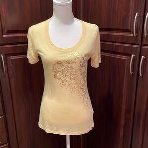 Hurley Yellow Fitted Embellished Short Sleeve Tee
